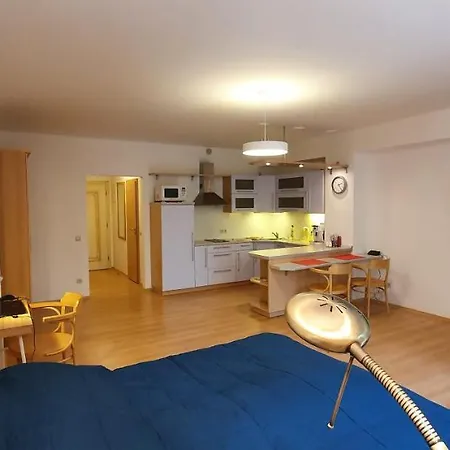 46m2 S Balkonem V Lazenskem Centru 아파트