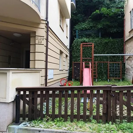 46m2 S Balkonem V Lazenskem Centru 아파트 *