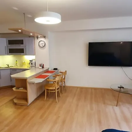 아파트 46m2 S Balkonem V Lazenskem Centru 카를로비바리