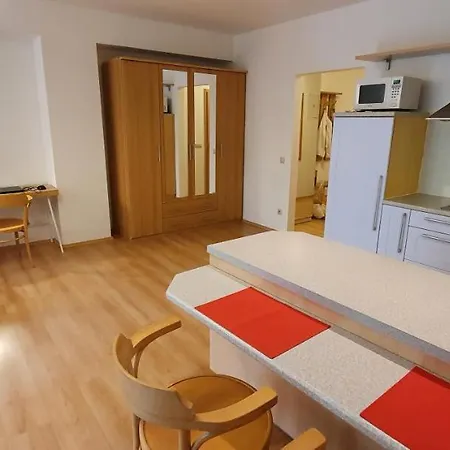 아파트 46m2 S Balkonem V Lazenskem Centru 카를로비바리