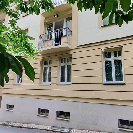 46m2 S Balkonem V Lazenskem Centru 아파트 카를로비바리