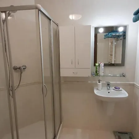 46m2 S Balkonem V Lazenskem Centru 아파트
