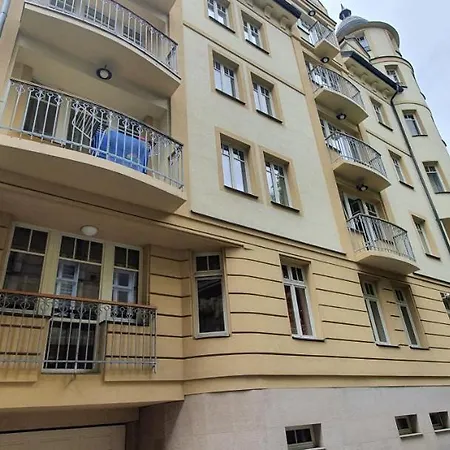 46m2 S Balkonem V Lazenskem Centru 아파트